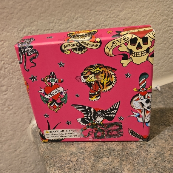 Ed Hardy White Heart Wristlet with Tattoo Art Nwt - Picture 2 of 3